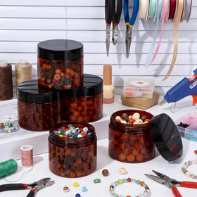 Pots Patelai avec divers ingrédients DIY à l'intérieur