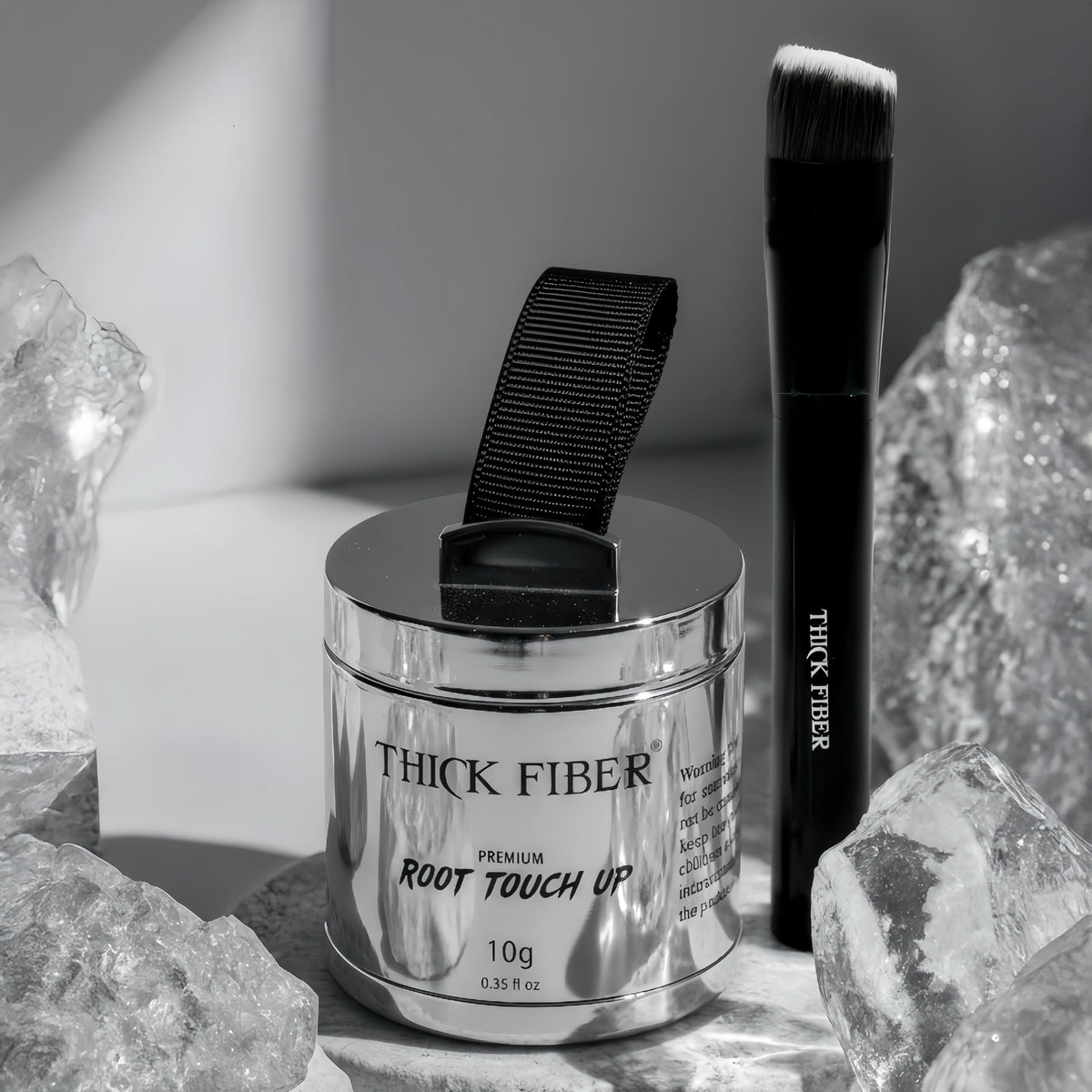 Poudre de retouche racines Thick Fiber dans sa boîte