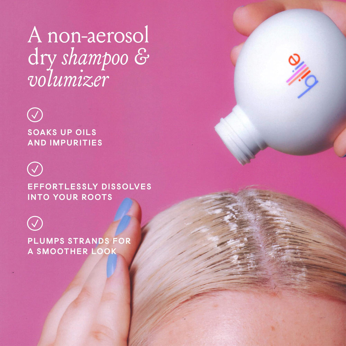 Poudre de shampooing sec Billie 82g en action sur cheveux