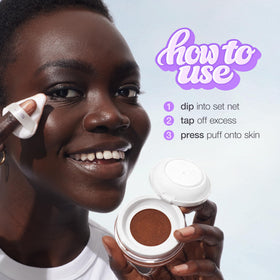 Poudre fixatrice tarte montrant l'effet floutant