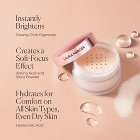 Poudre Libre Ultra-Blur de Laura Mercier sur un pinceau