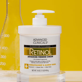 Présentation de la Crème Hydratante Retinol sur une table