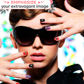 Présentation des charms pour nail art sur une table