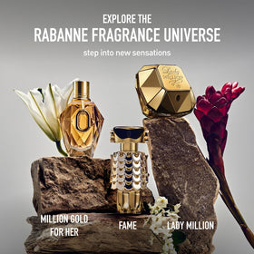 Présentation du flacon de Rabanne Fame sur un fond monochrome