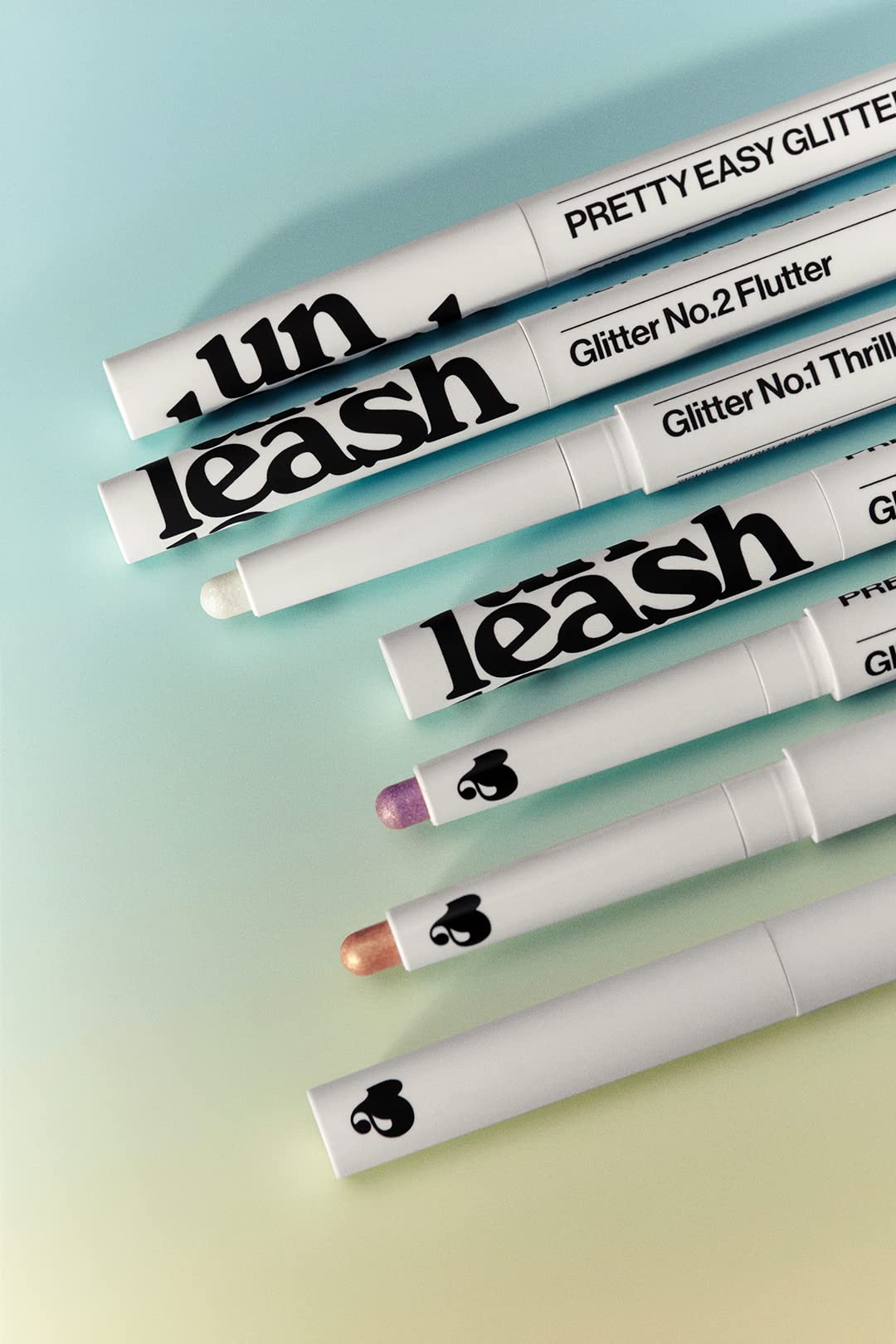 Pretty Easy Glitter Stick No.7 sur un maquillage terminé