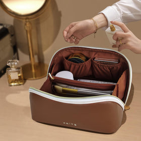 Prite trousse de maquillage en cuir végétalien, textures détaillées