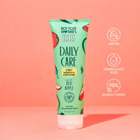 Produit Not Your Mother's dans une salle de bain avec accessoires pour enfants