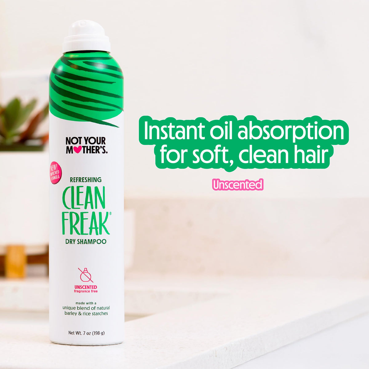 Produit Not Your Mother's Shampoo Sec sur une coiffeuse
