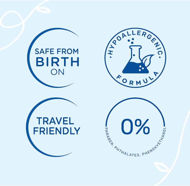 Produits de soin pour bébé Mustela sur une serviette