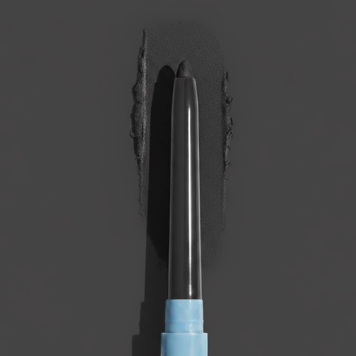 PROMETICS PrimeEyes Glide Eyeliner sur fond blanc
