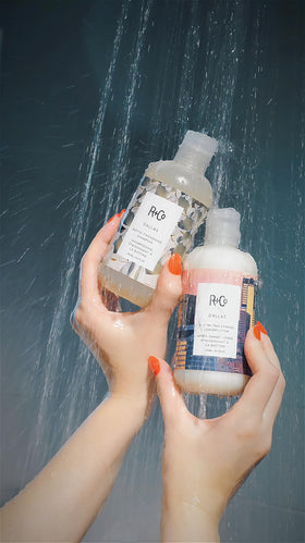 R+Co Après-shampoing Épaississant Biotin Dallas 8,5 Oz, produit en usage