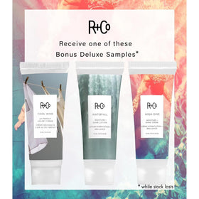 R+Co Cassette Shampoo et Après-Shampooing en scène de vie