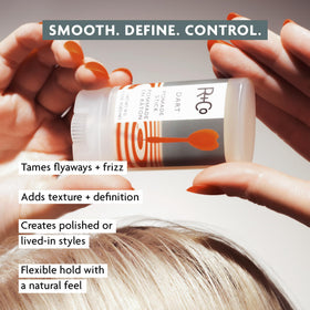 R+Co Dart Pomade Stick 0,5 oz texture cireuse sur les cheveux