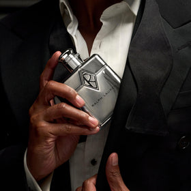 Ralph's Club New York Eau de Parfum sur un fond élégant