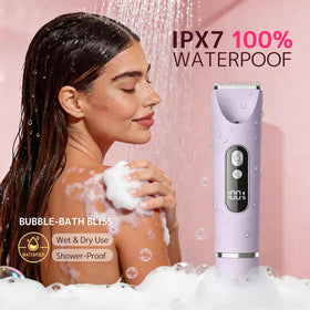 Rasoir CoolHair posé sur une table de salle de bain