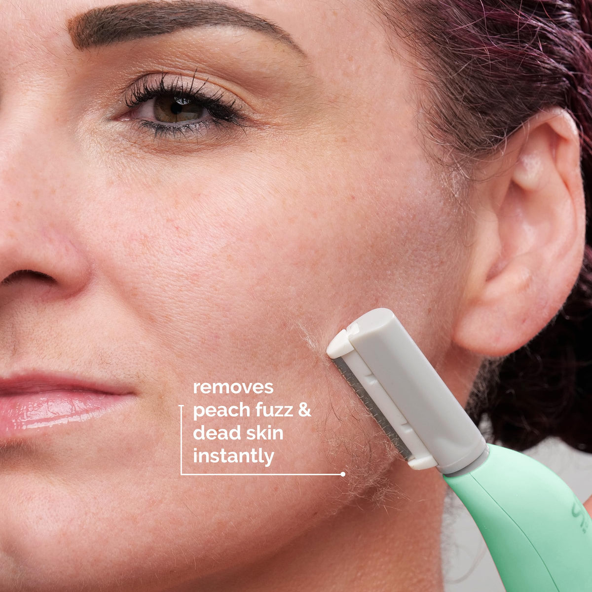 Rasoir dermaplane SIMA avec réglages de vitesse visibles