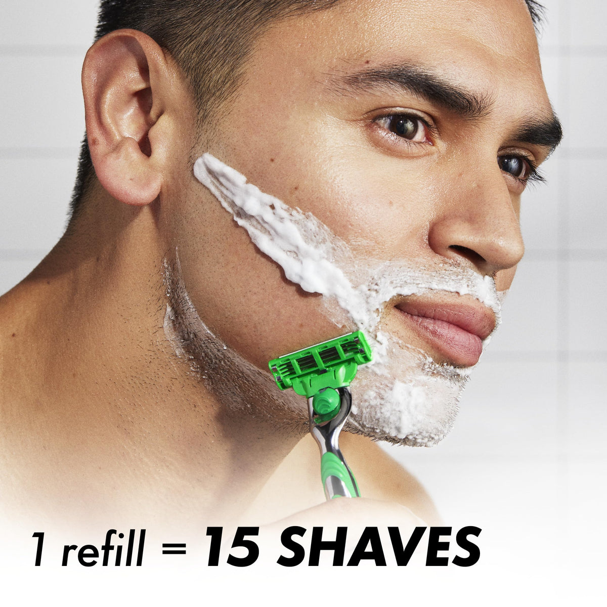 Rasoir Gillette Mach3 Sensitive sur fond neutre