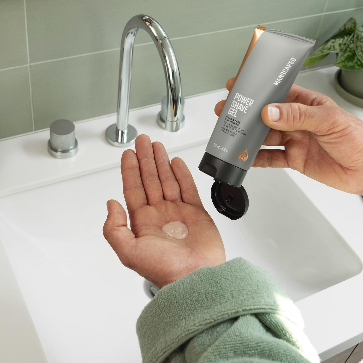 Rasoir MANSCAPED en utilisation sur une peau propre