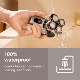 Rasoir Norelco Pro 9000 en utilisation sous la douche