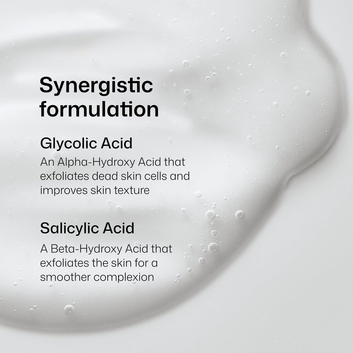 Revision Skincare Gel Nettoyant Éclaircissant 240g texture sur la main