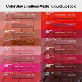 REVLON ColorStay Limitless Matte Lipstick 002 Poster Child mise en scène sur table