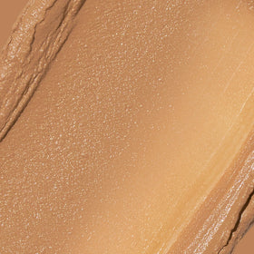 REVLON Stick Hydratant Tanné 140 Medium en application sur la peau