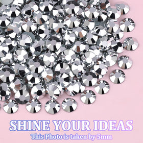 Rhinestones en résine argent sur un vêtement personnalisé