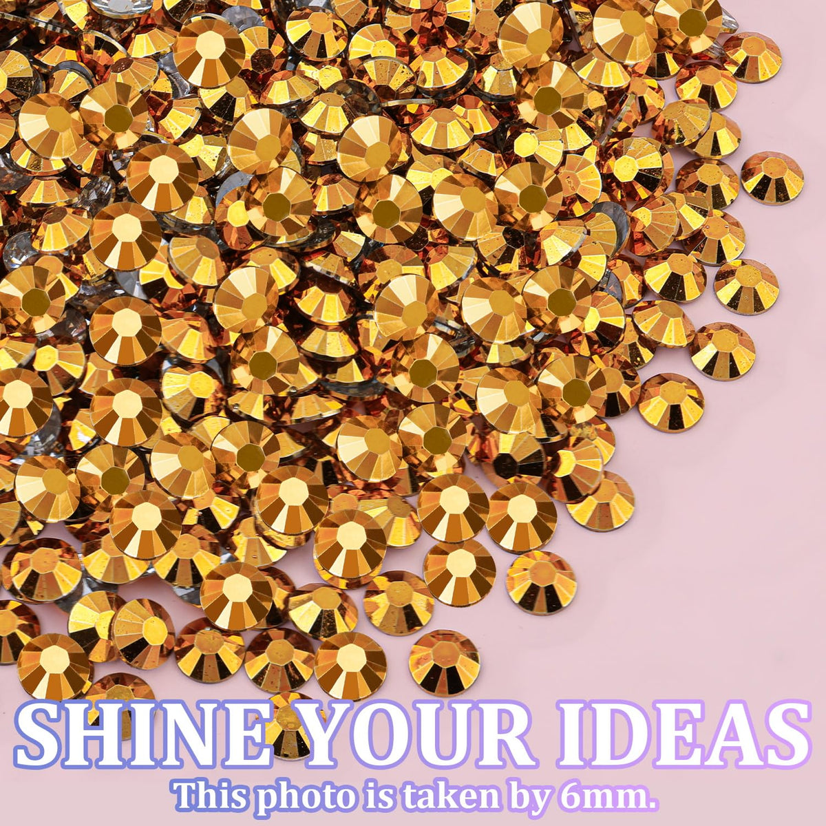 Rhinestones en résine dorée dans une boîte avec accessoires de nail art