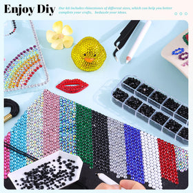 Rhinestones TINKRSTUFF dans une boîte de rangement