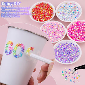 Rhinestones TINKRSTUFF en résine sur un projet de décoration