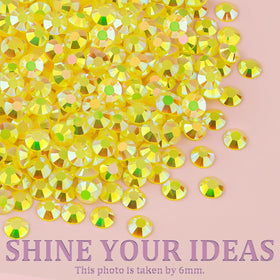 Rhinestones TINKRSTUFF sur un vêtement décoré
