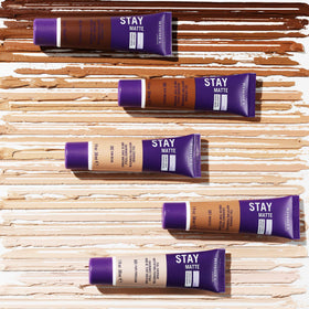 Rimmel Fond de Teint Mousse Liquide application sur la peau