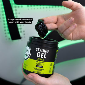 Rolda gel coiffant noir sur un coiffeur