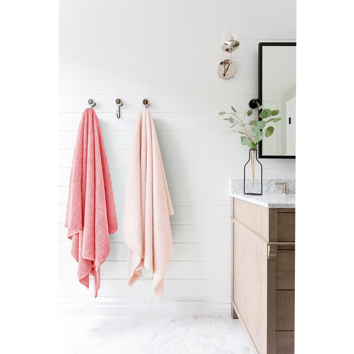 ROLSHOL Serviette en microfibre pour cheveux à côté de produits de beauté