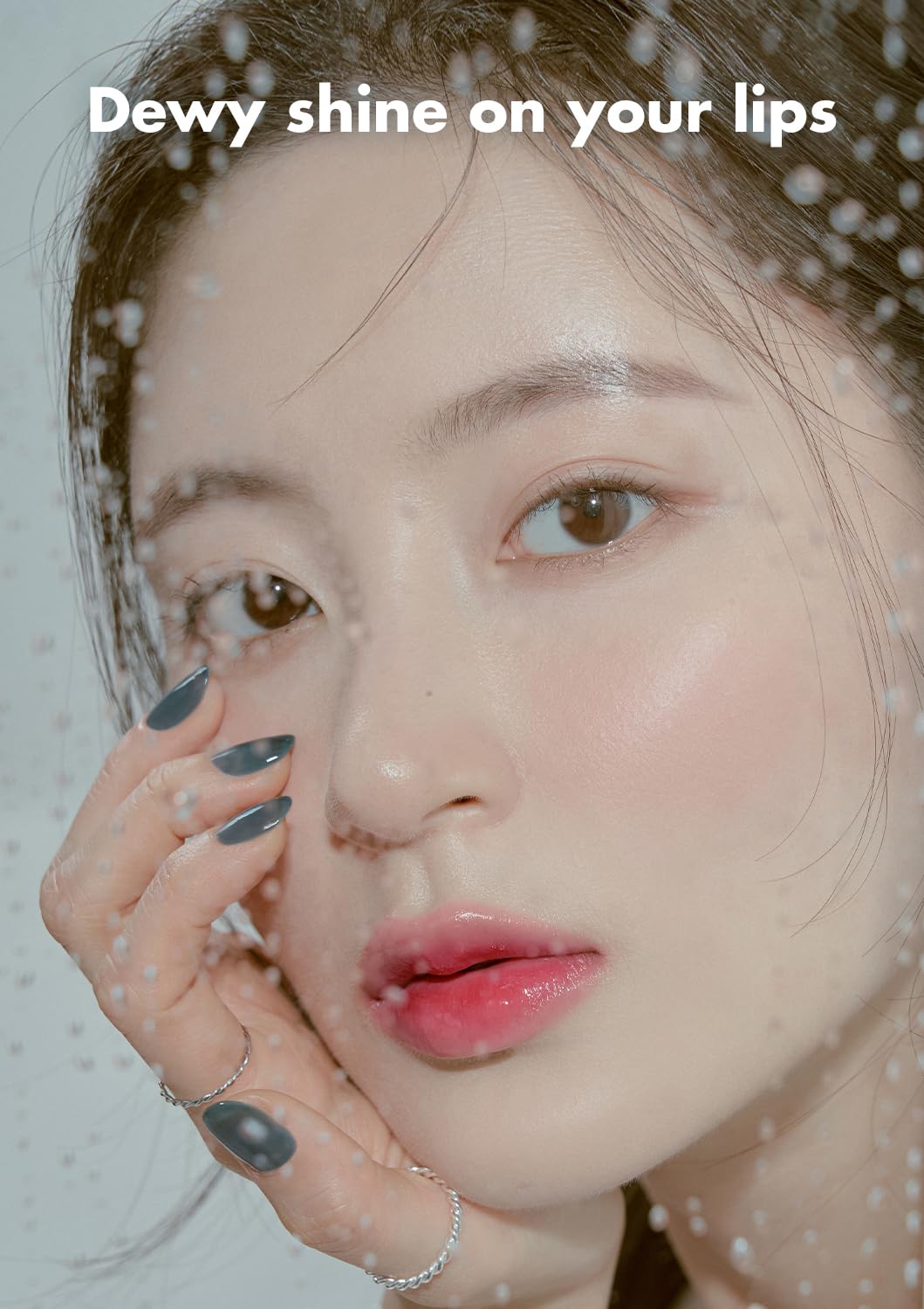 rom&nd Dewyful Water Tint 07 Cherry Way en mode lifestyle