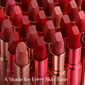 Rouge à Lèvres Charlotte Tilbury avec son packaging élégant
