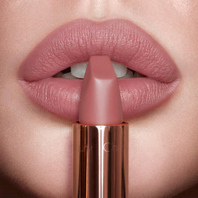 Rouge à Lèvres Charlotte Tilbury avec tube ouvert