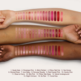 Rouge à Lèvres Charlotte Tilbury sur un fond de maquillage