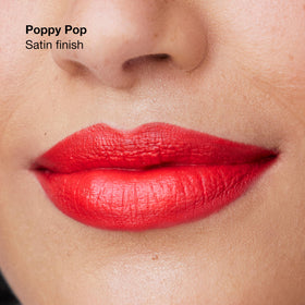 Rouge à lèvres Clinique Pop couleur Poppy Pop, finition Mat, vue arrière