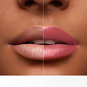 Rouge à lèvres Lancôme L'Absolu Rouge 337 Blush Classique posé sur une surface élégante