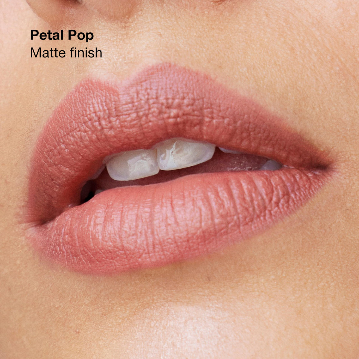 Rouge à Lèvres Longue Tenue Pop de Clinique en teinte Brillante, présentation en tube