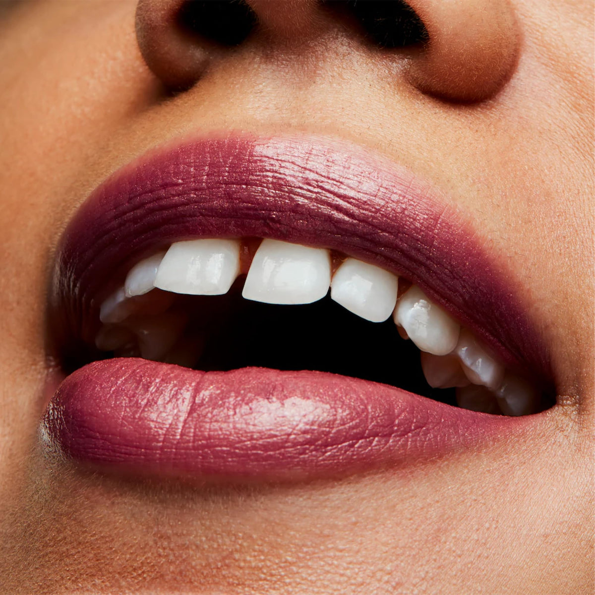 Rouge à Lèvres MAC Plum Dandy dans sa boîte