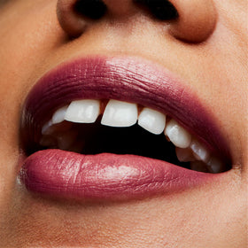 Rouge à Lèvres MAC Plum Dandy dans sa boîte