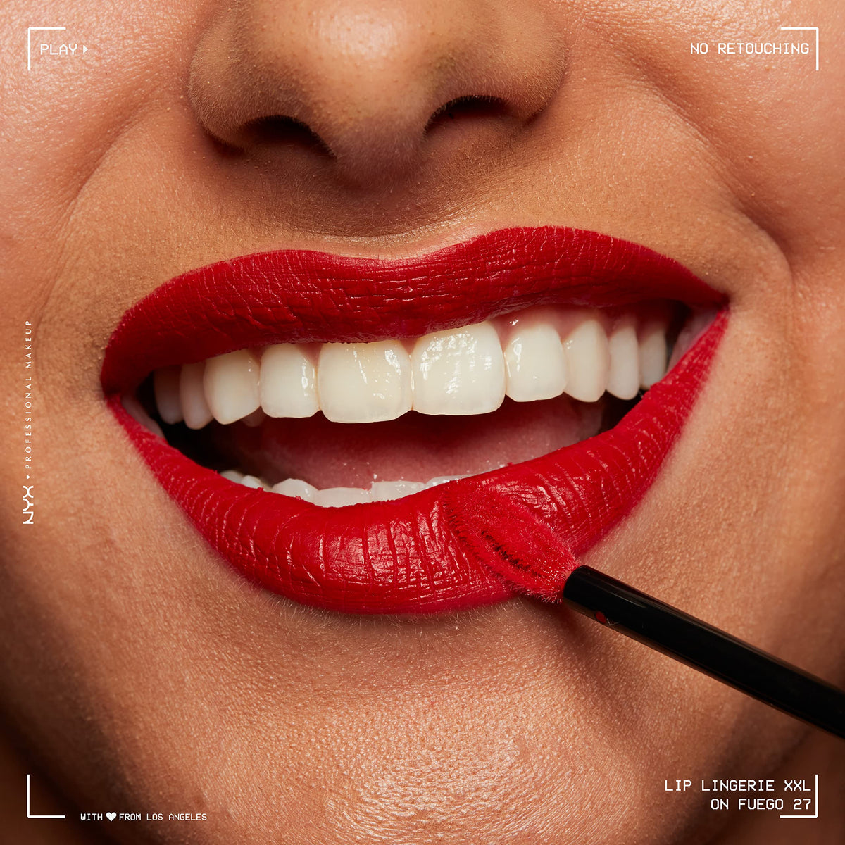 Rouge à lèvres NYX PROFESSIONAL MAKEUP Lip Lingerie XXL On Fuego en situation avec un maquillage complet