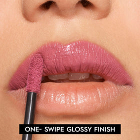 Rouge à lèvres URBAN DECAY Vice Lip Bond en application sur les lèvres