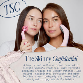 Rouleau de Glace The Skinny Confidential à côté de produits de beauté