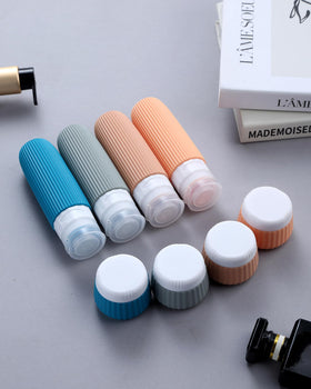 Sac transparent contenant le kit de voyage Mrsdry