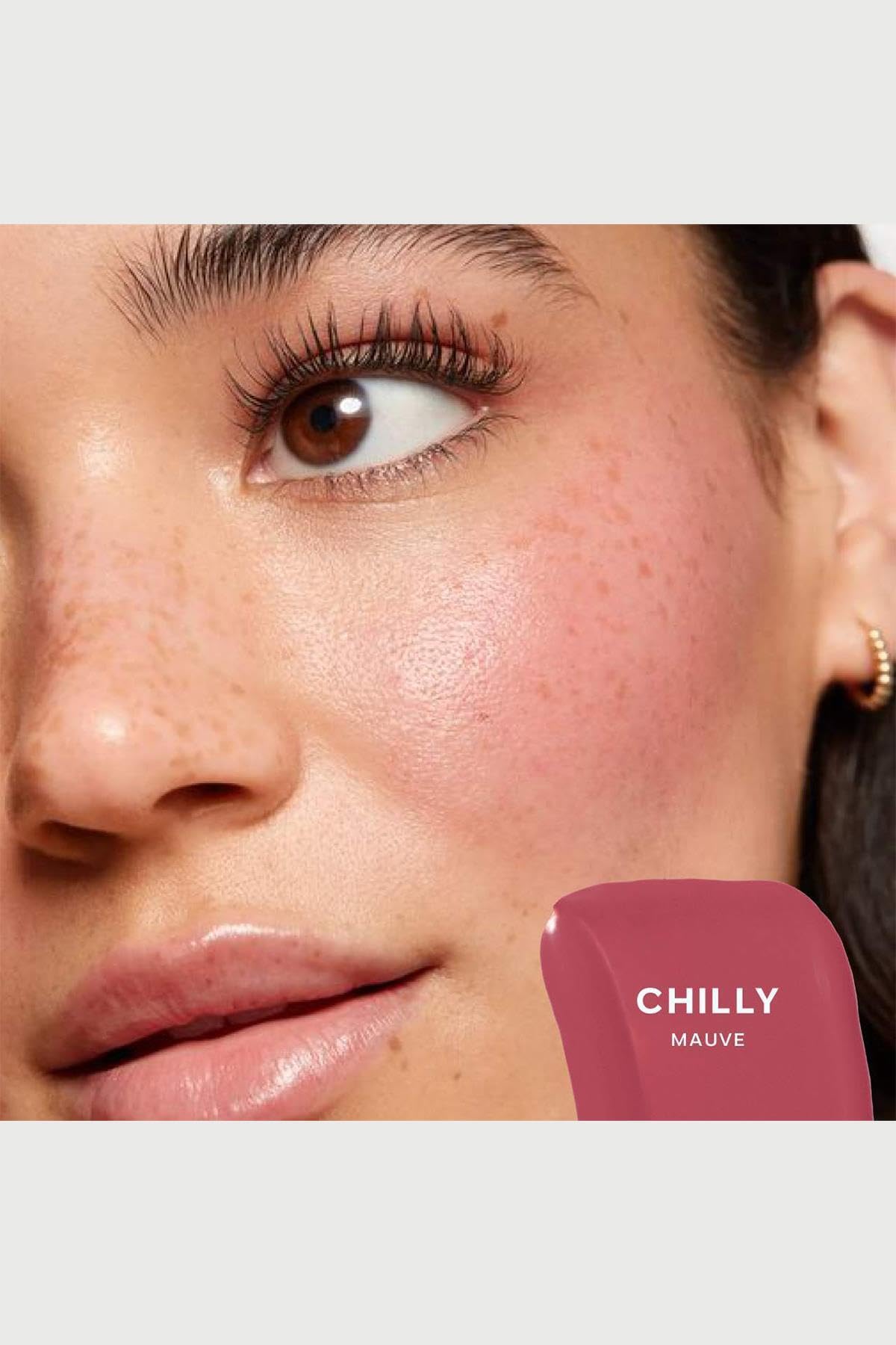 Saie Dew Liquid Blush sur pommette d'un modèle