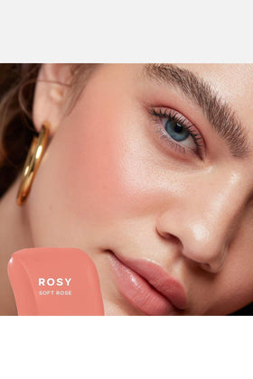 Saie Dew Liquid Blush texture liquide sur main