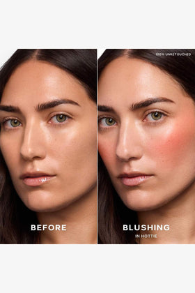 Saie Dew Liquid Blush Vegan Hottie 11,5 ml en application sur les joues